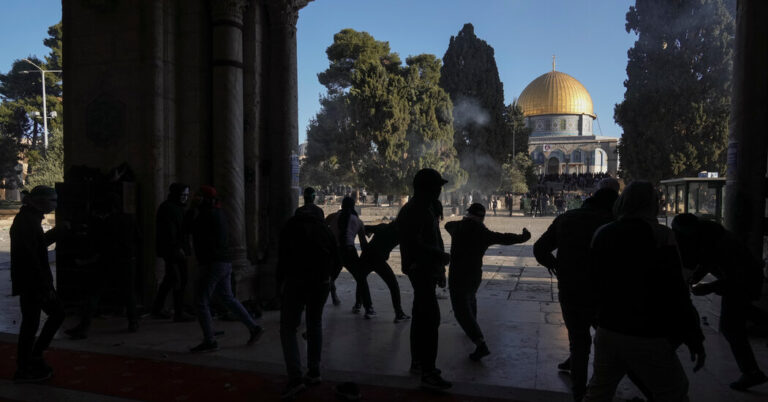 Live Updates: Israeli-Palestinian Violence Erupts at Jerusalem Holy Site