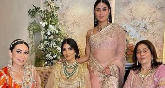 Kareena Kapoor, Karisma, Riddhima & Nitisha Nanda look regal as they pose for a PIC at Ranbir-Alia’s wedding