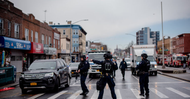 Live Updates: Suspected Brooklyn Subway Gunman Is in Custody