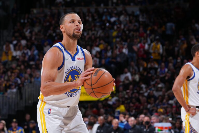 REPORT: Stephen Curry Returning to the Starting Lineup For Game 5