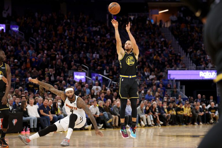 Stephen Curry Catches Fire Late Closing Out the Series For Golden State