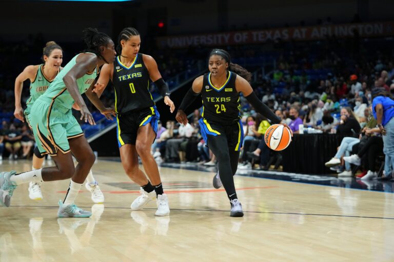 Arike Ogunbowale Offers Advice to Rookies Coming In to the WNBA:
