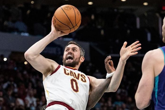 Kevin Love out day-to-day for Cavs due to hairline fracture in thumb