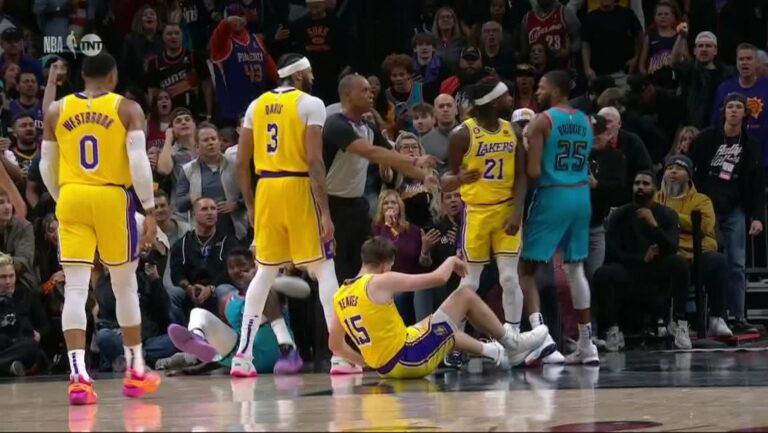 Patrick Beverley ejected after late body check vs Deandre Ayton in Lakers-Suns bout