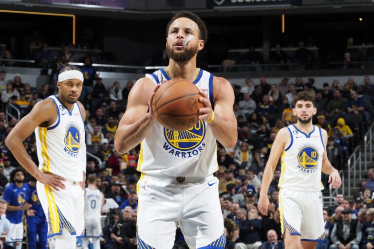 REPORT: Stephen Curry Will Miss ‘A Few Weeks’ Due to Shoulder Injury