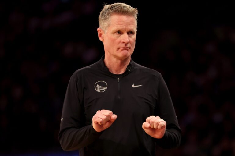 Steve Kerr on Young Players Keeping Their ‘Spirits Up’ During Tough Times