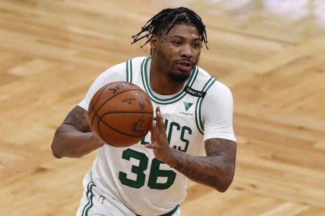 Marcus Smart leaves early in Celtics win over Spurs due to knee contusion