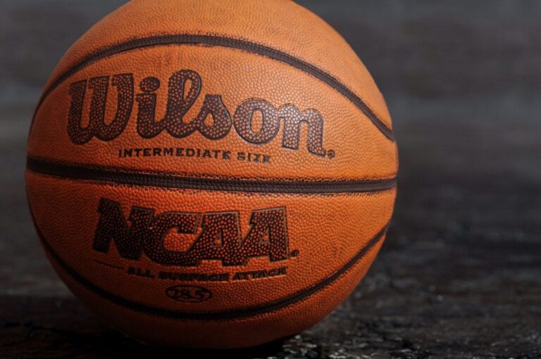 Three teams early odds favorites for March Madness