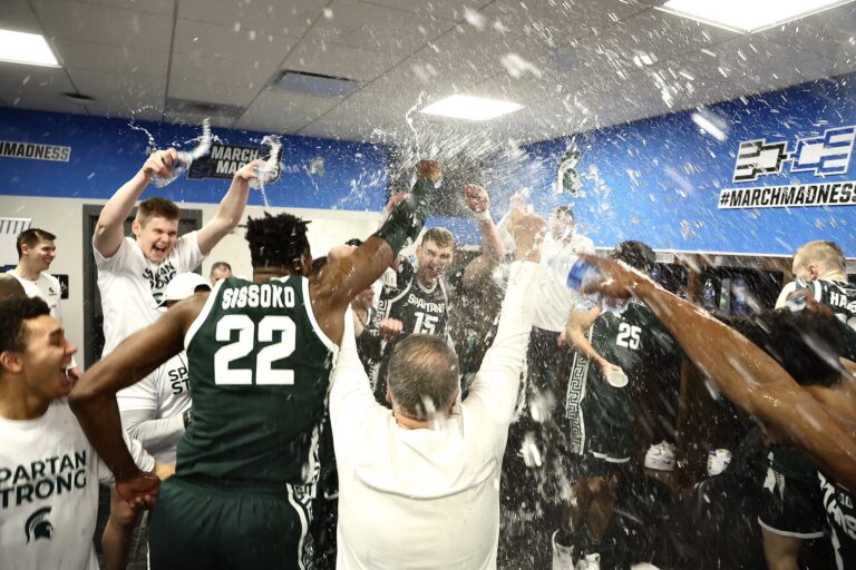 Tom Izzo guides Michigan State back to Sweet 16