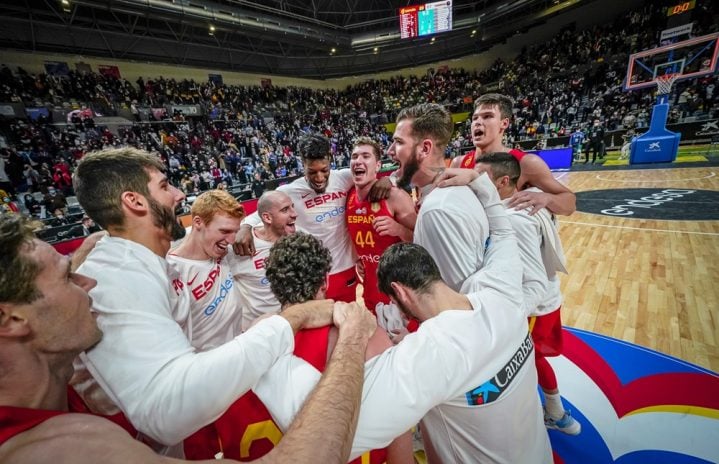 Spain finished the first round undefeated after a 20-point win over Iran