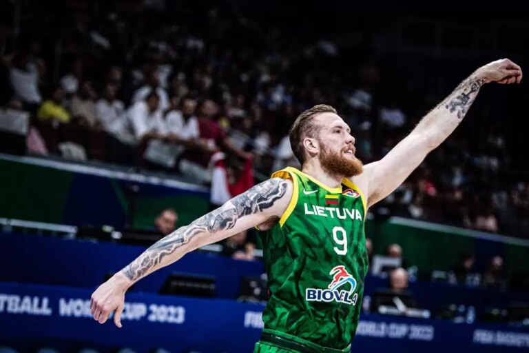 Olympiacos officially signs Ignas Brazdeikis