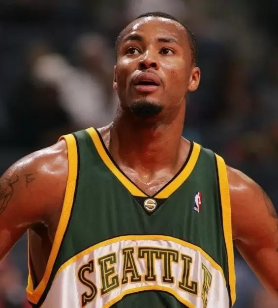 Rashard Lewis tells story of earning contract with the Sonics as a second-round pick