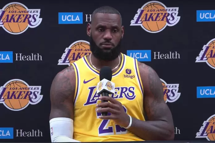 LeBron James defends decision to pass: “I make the right play every single time”