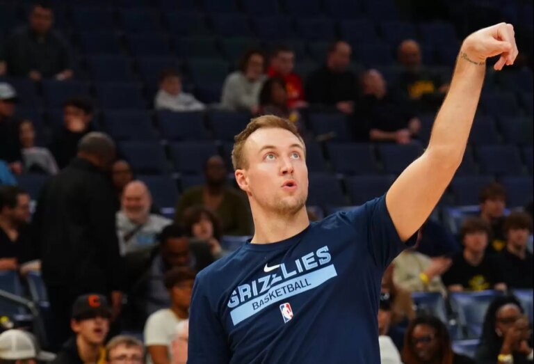 Luke Kennard out at least 2 weeks with a knee bruise