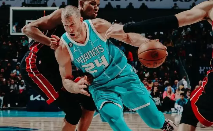 Mason Plumlee out indefinitely with a sprained MCL in the knee