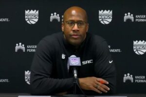 Mike Brown, Kings stall contract extension talks