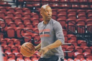 Lakers head coaching candidate Sam Cassell to be pursued by Bucks