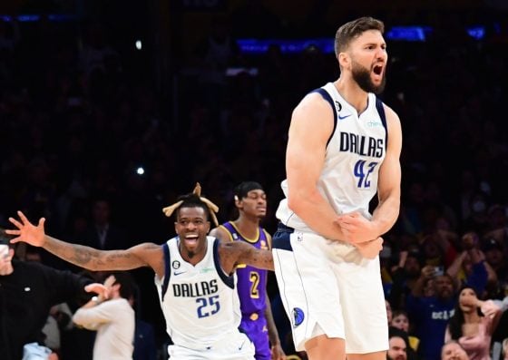 Maxi Kleber suffers a fully dislocated shoulder