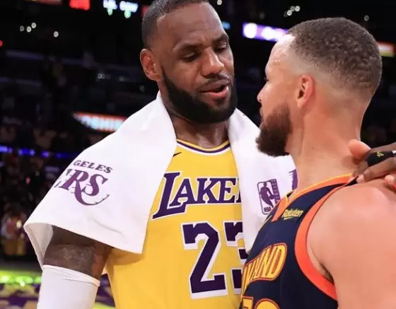 LeBron James’ camp displeased when Steph Curry was crowned best player – report